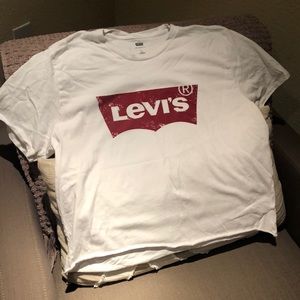 Extra large Levi’s T-shirt for women